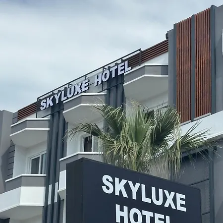 Sky Luxe Hotel *