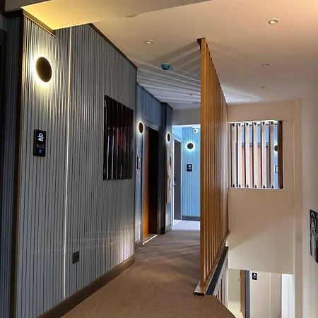 Sky Luxe Hotel