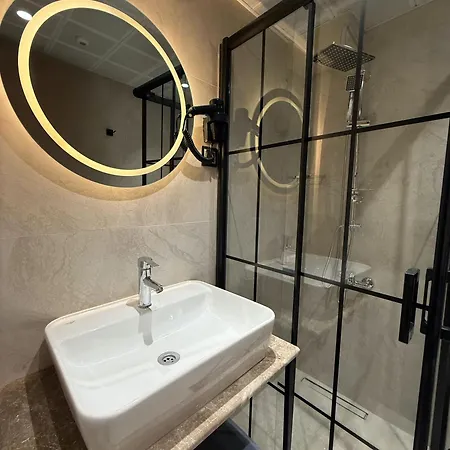 Sky Luxe Konyaalti Szálloda