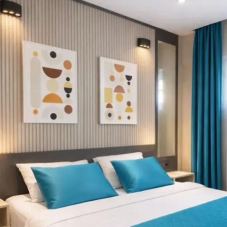 Sky Luxe Konyaalti 5* אנטליה