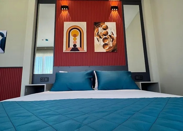 Sky Luxe Konyaalti 5* אנטליה