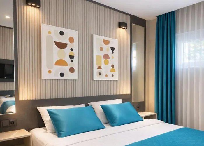 Sky Luxe Konyaalti 5* אנטליה