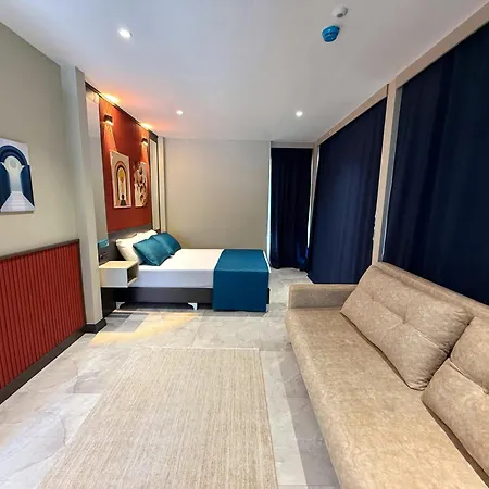 Hotell Sky Luxe Konyaalti