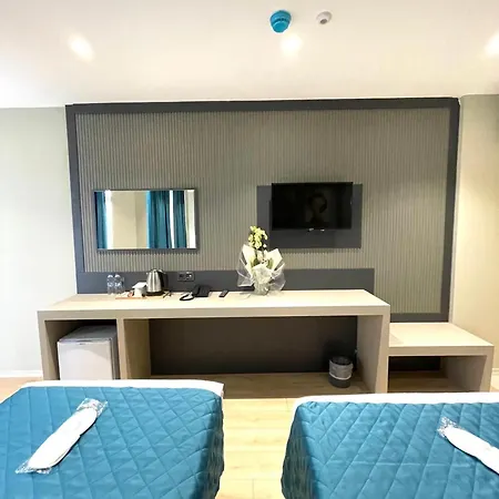 Sky Luxe Konyaalti Otel *